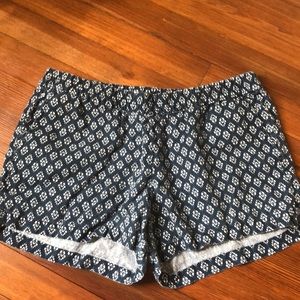 KUT size 8 patterned navy shorts